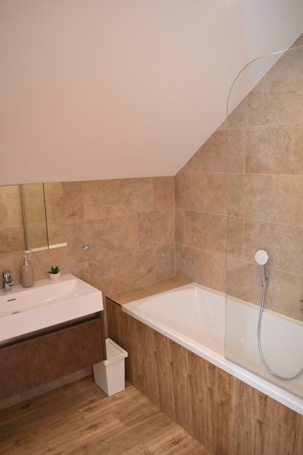 Fenyo Apartman Miskolctapolca ภายนอก รูปภาพ